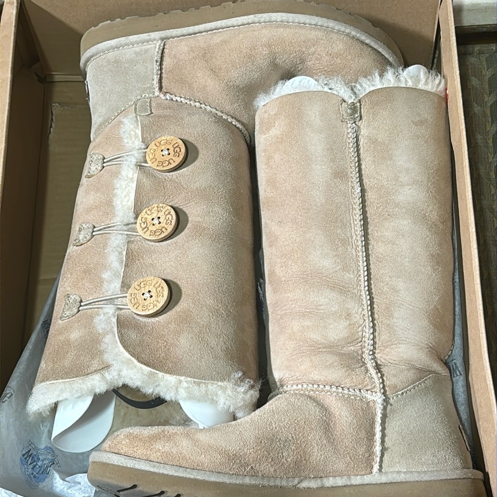 UGG AUSTRALIA BOOTS